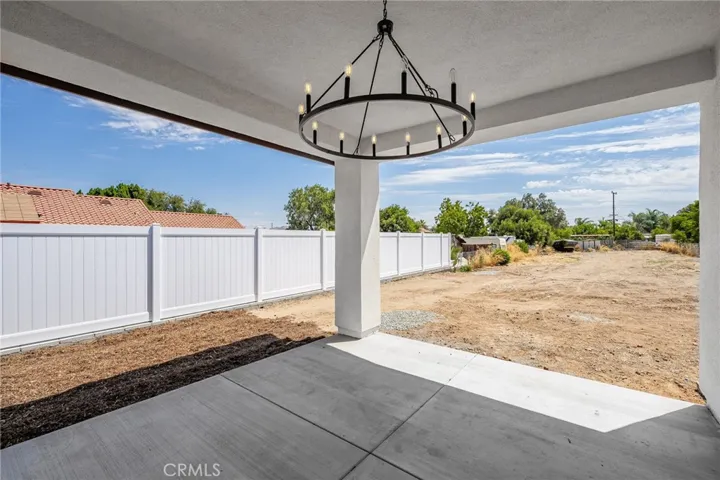 135 N Vicentia Avenue, Corona, California 92882