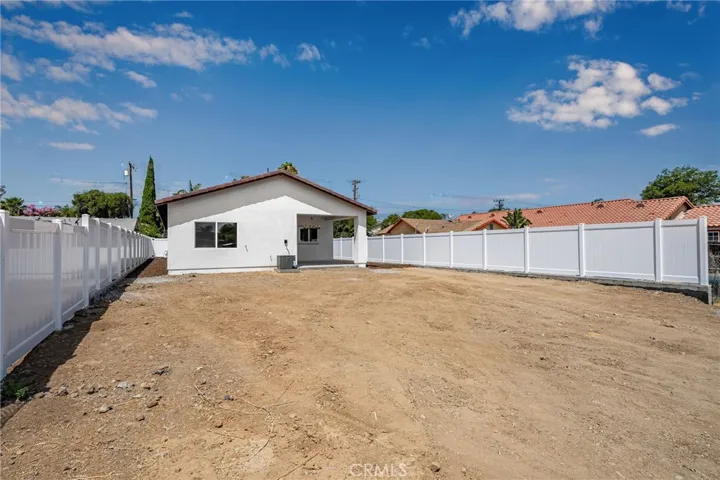 135 N Vicentia Avenue, Corona, California 92882