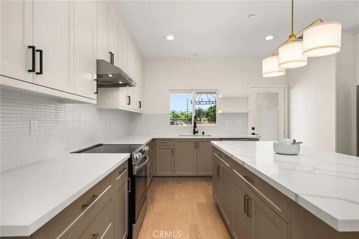 135 N Vicentia Avenue, Corona, California 92882