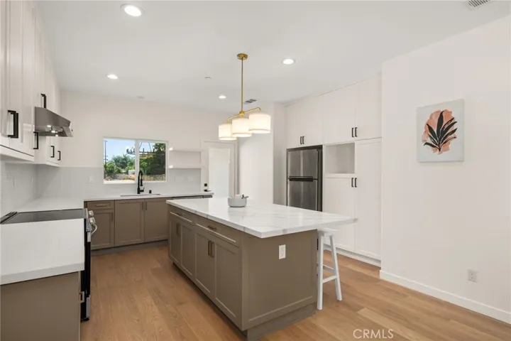 135 N Vicentia Avenue, Corona, California 92882