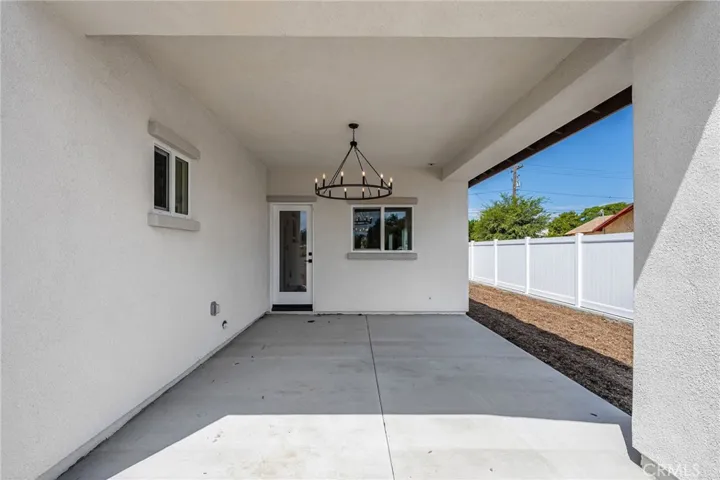 135 N Vicentia Avenue, Corona, California 92882