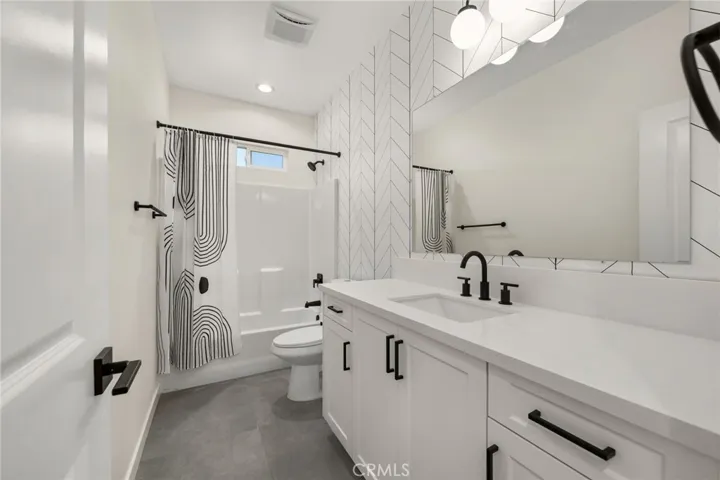 135 N Vicentia Avenue, Corona, California 92882