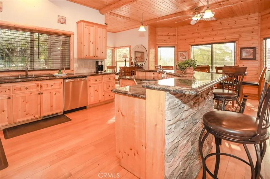 351 Glenwood Drive, Big Bear Lake, California 92315 home-pic-5