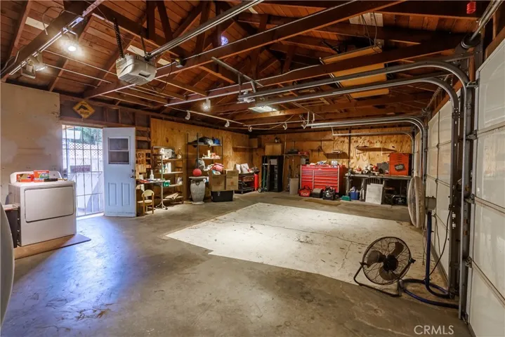 Over sized 3 Car garage, washer/dryer