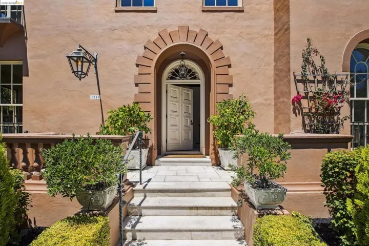 1218 Ashmount Avenue, Piedmont, California 94610