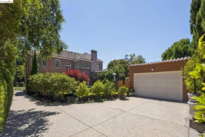 1218 Ashmount Avenue, Piedmont, California 94610