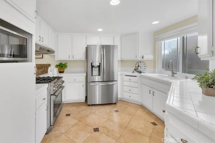 18207 Leaf Circle, Huntington Beach, California 92648