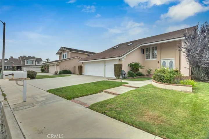 18207 Leaf Circle, Huntington Beach, California 92648