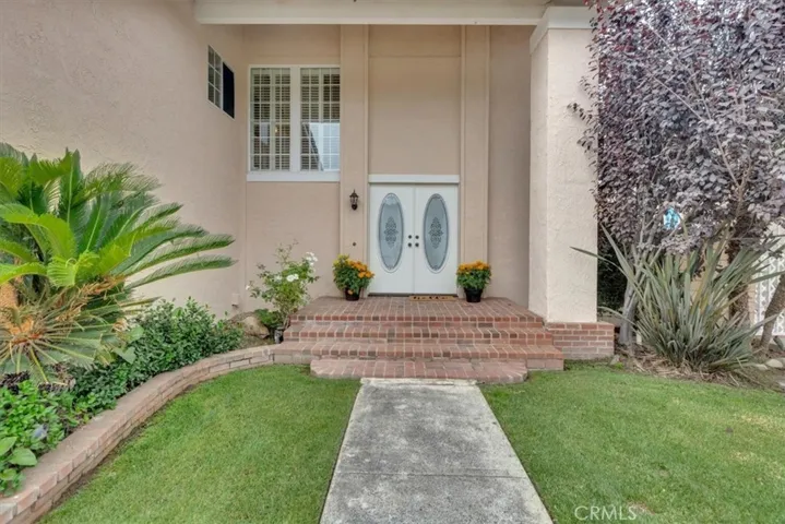18207 Leaf Circle, Huntington Beach, California 92648