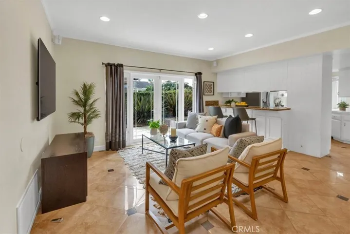 18207 Leaf Circle, Huntington Beach, California 92648