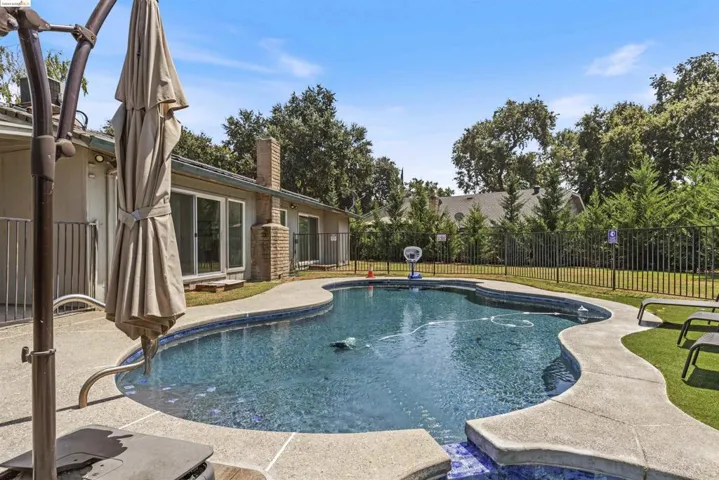 9219 Neville Way, Stockton, California 95209