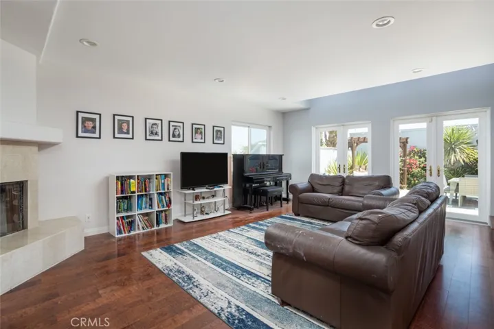 222 Larsson Street, Manhattan Beach, California 90266