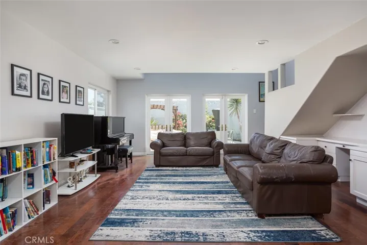 222 Larsson Street, Manhattan Beach, California 90266