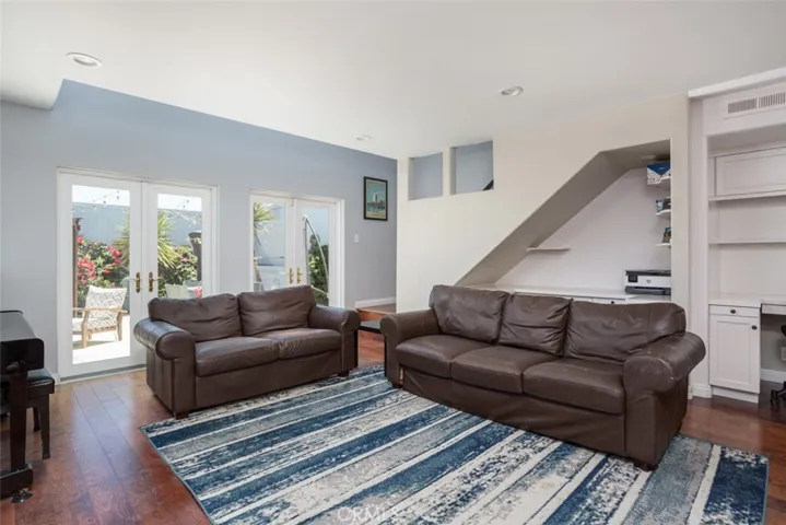 222 Larsson Street, Manhattan Beach, California 90266