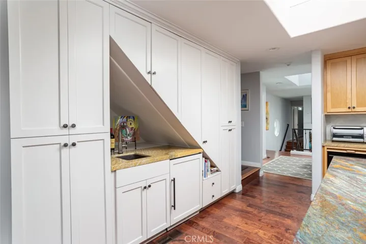222 Larsson Street, Manhattan Beach, California 90266