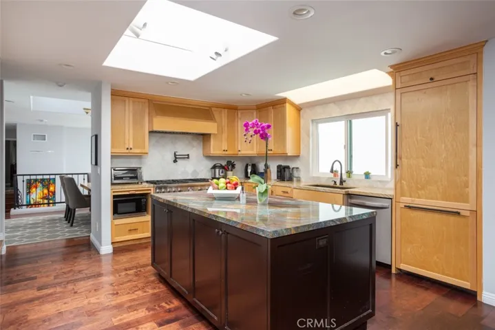 222 Larsson Street, Manhattan Beach, California 90266