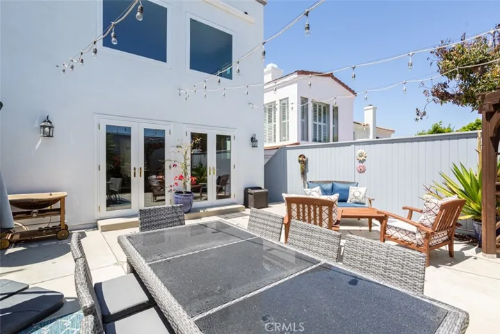 222 Larsson Street, Manhattan Beach, California 90266