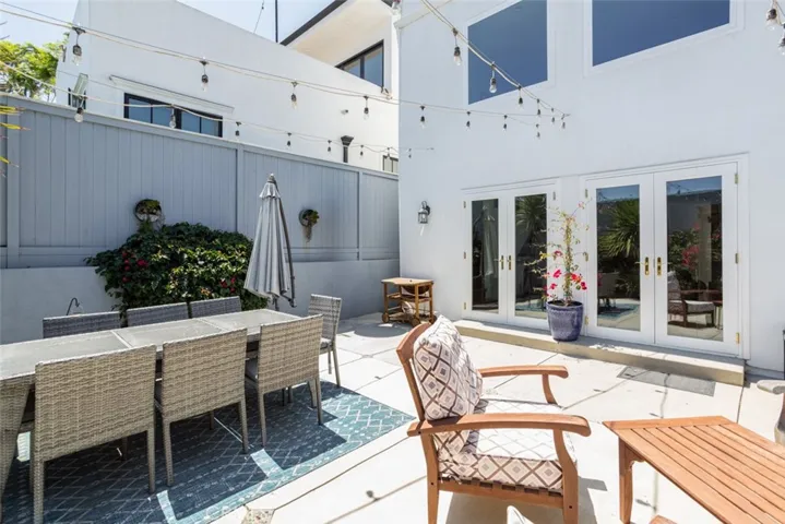 222 Larsson Street, Manhattan Beach, California 90266