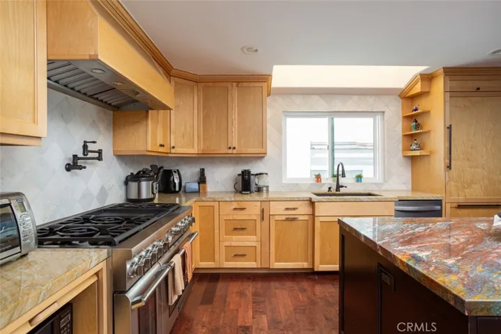 222 Larsson Street, Manhattan Beach, California 90266