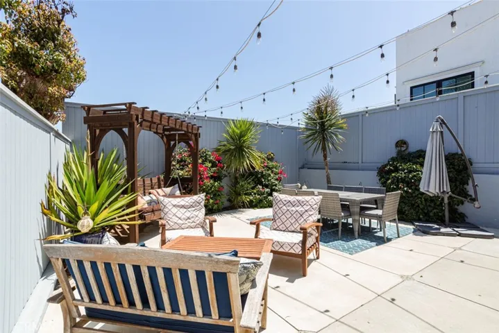 222 Larsson Street, Manhattan Beach, California 90266