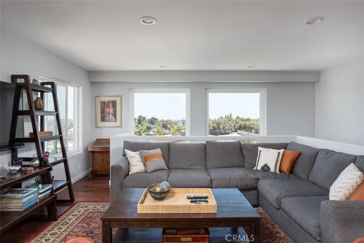 222 Larsson Street, Manhattan Beach, California 90266