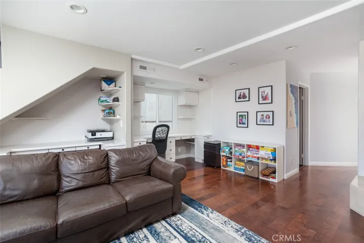 222 Larsson Street, Manhattan Beach, California 90266