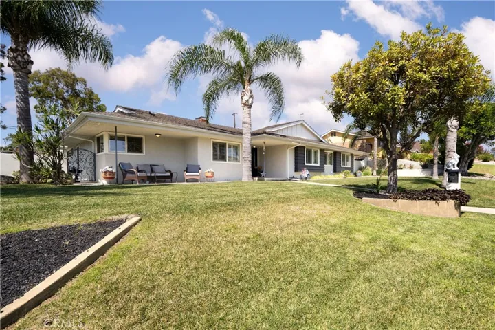 105 Eseverri Lane, La Habra Heights, California 90631