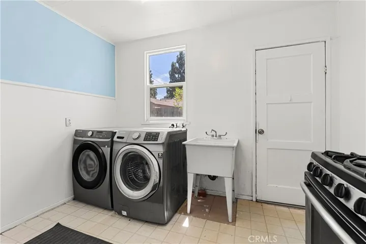1115 N Catalina Street, Burbank, California 91505