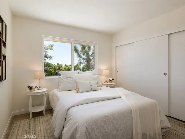 Upstairs Middle Bedroom