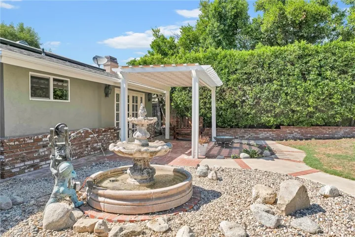 10042 Donna Avenue, Northridge, California 91324