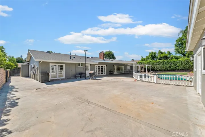 10042 Donna Avenue, Northridge, California 91324