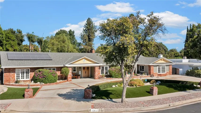 10042 Donna Avenue, Northridge, California 91324