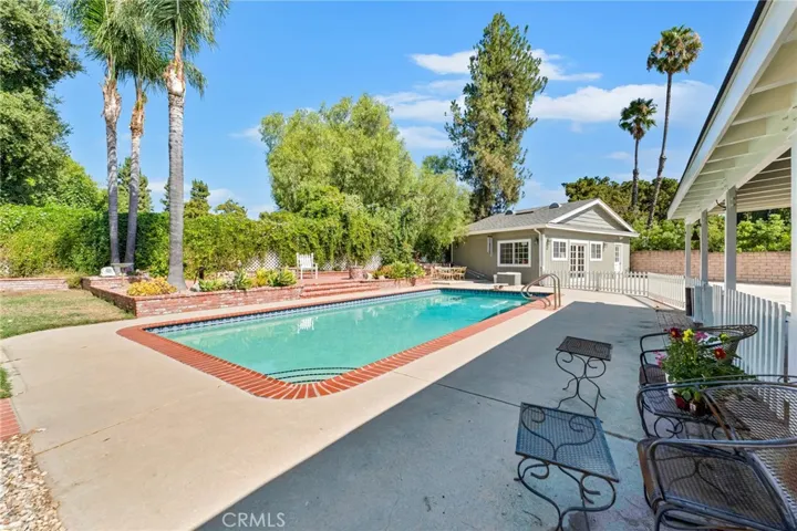 10042 Donna Avenue, Northridge, California 91324
