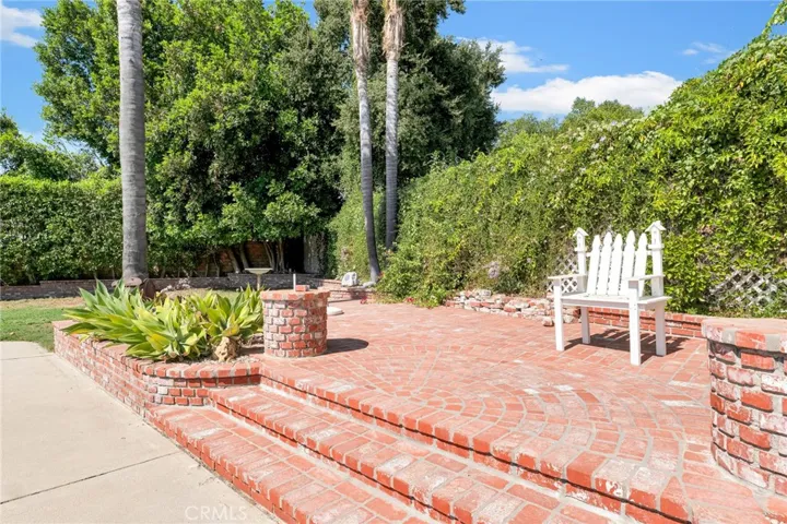 10042 Donna Avenue, Northridge, California 91324