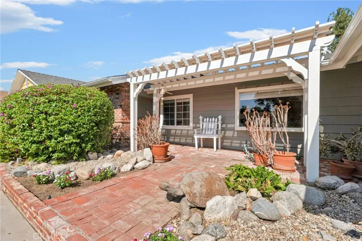 10042 Donna Avenue, Northridge, California 91324