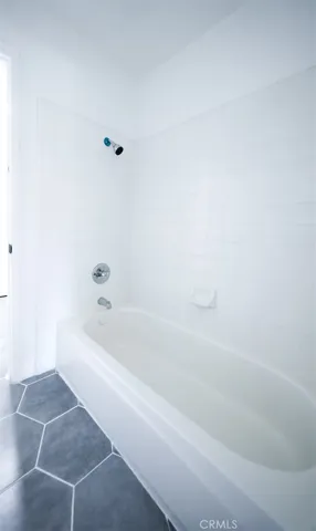 Shower / Tub