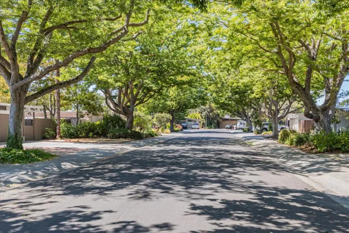 470 El Capitan Place, Palo Alto, California 94306