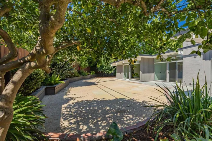 470 El Capitan Place, Palo Alto, California 94306