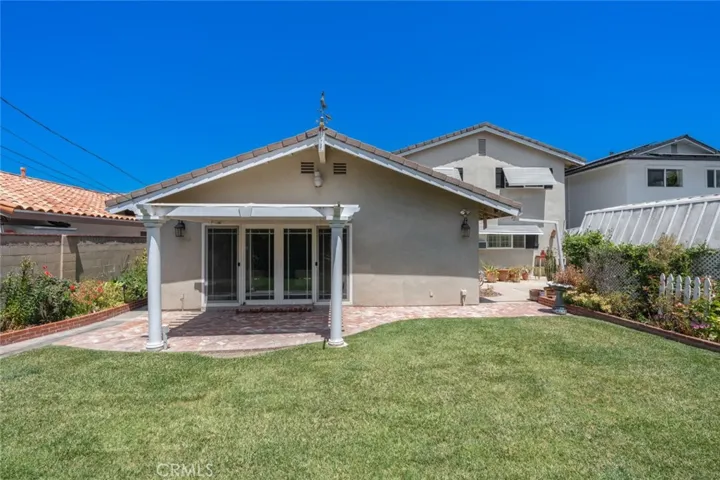 6412 Heil Avenue, Huntington Beach, California 92647