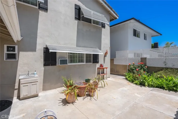 6412 Heil Avenue, Huntington Beach, California 92647