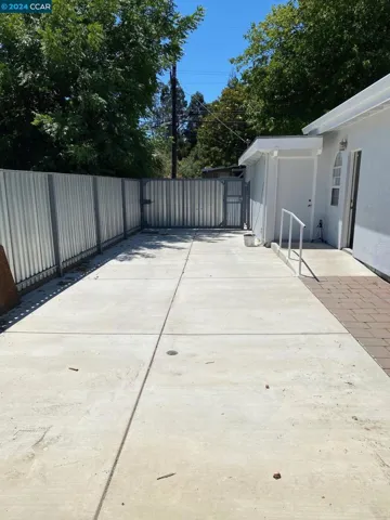 Side yard driveway