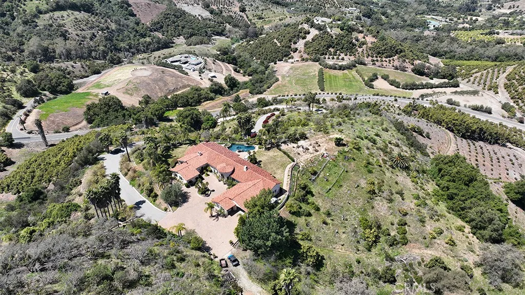 25900 Carancho Road, Temecula, California 92590 home-pic-2