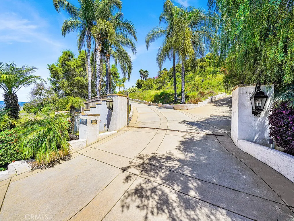 25900 Carancho Road, Temecula, California 92590 home-pic-20