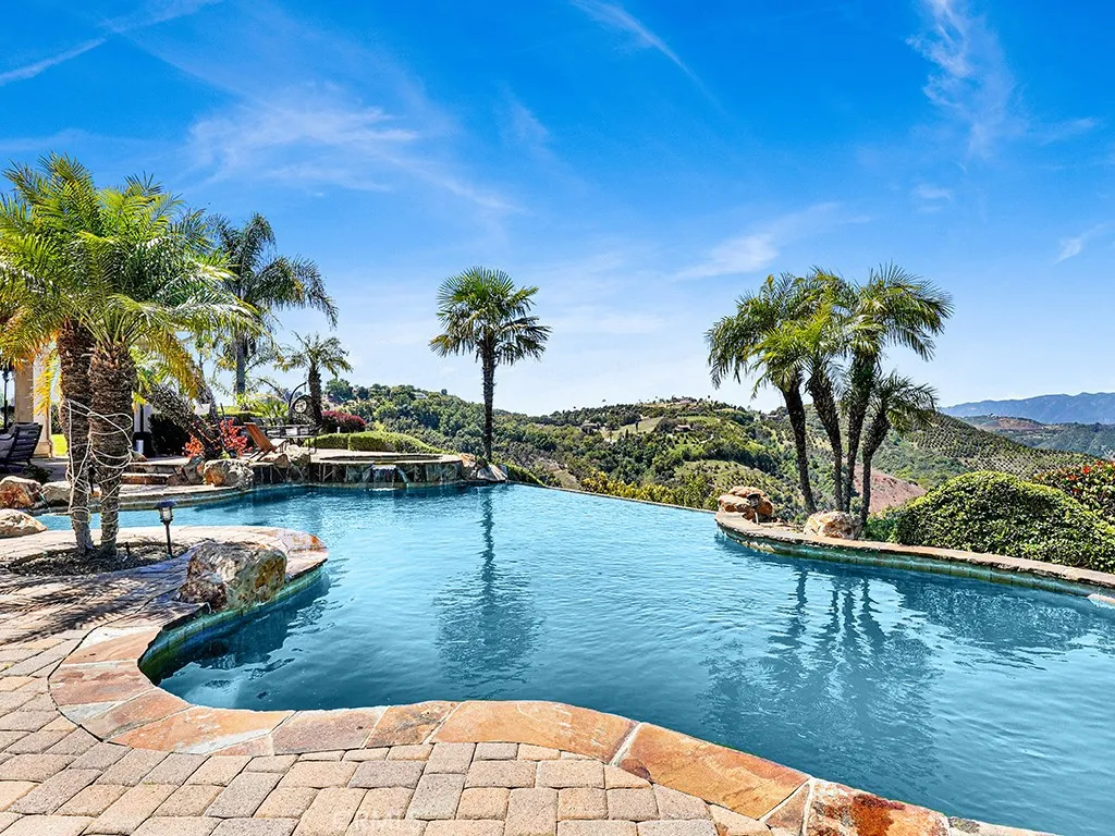 25900 Carancho Road, Temecula, California 92590 home-pic-13