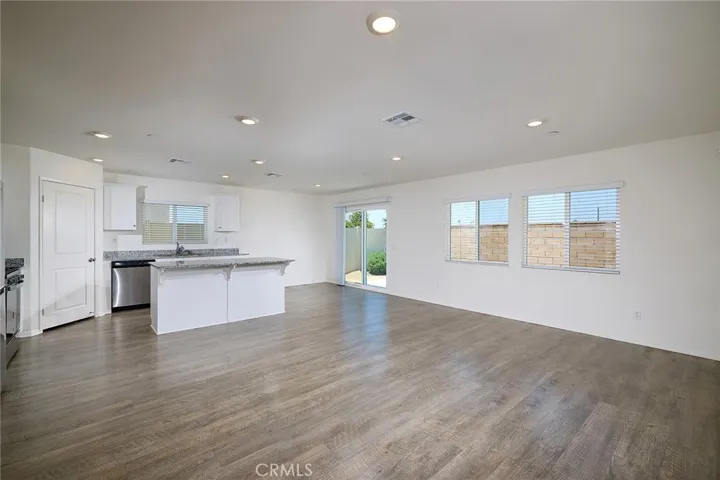 1234 Universal Way, Hemet, California 92543