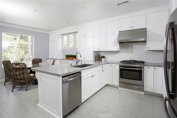 15 Hearthside Road, Ladera Ranch, California 92694