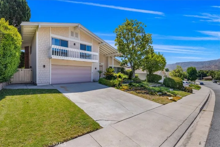 24134 Avenida Crescenta, Valencia, California 91355