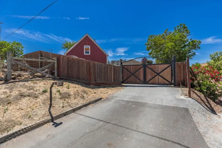 385 Hitch Drive, Hollister, California 95023