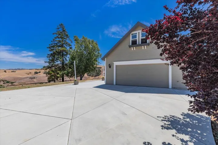 385 Hitch Drive, Hollister, California 95023
