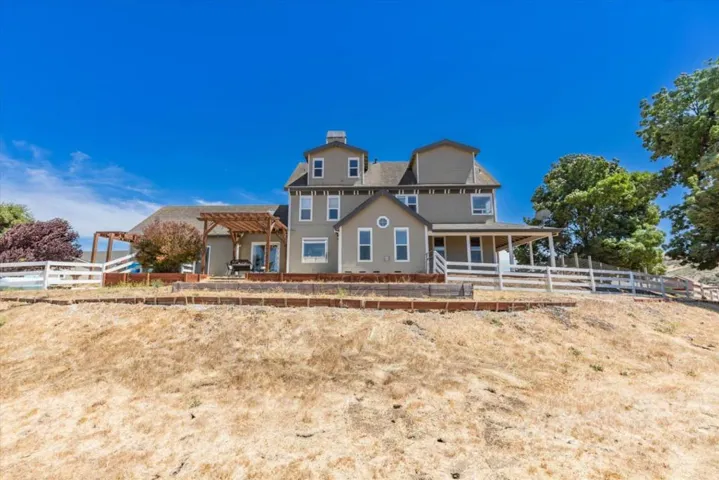 385 Hitch Drive, Hollister, California 95023